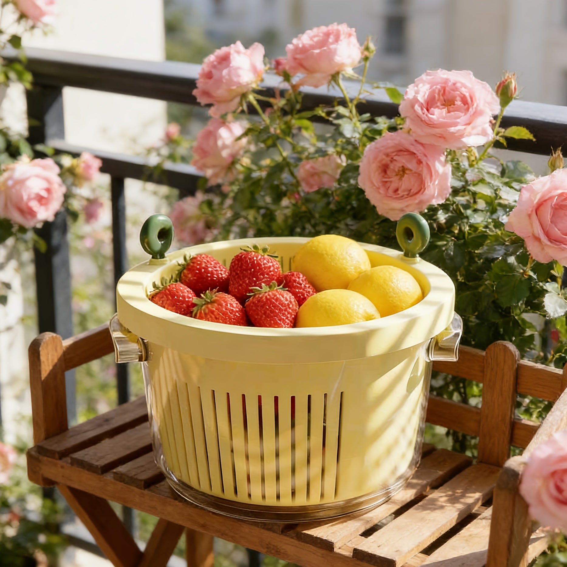 New Double-layer Transparent Rotating Draining Basket with a Simple and Practical Design. Features Dual Handles for Easy Carrying. Suitable for Kitchen Vegetable Washing, Fruit Storage, Outdoor Picnics, and Serving Fruits and Vegetables at Gatherings
